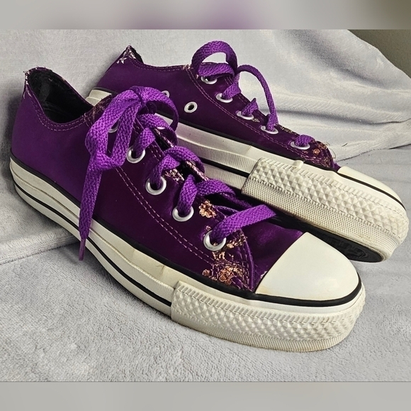 Converse Shoes - Vintage Purple Converse Chuck Taylor All Stars Women Size 6 Embroidered Flowers